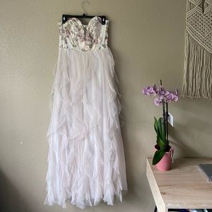 White formal with floral embroidery dress- size 9/10 - brand: nights by teezeme